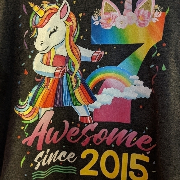 𝅺nwt Awesome Since 2015 Birthday Unicorn Sweatshirt Gray Medium Unisex - Picture 2 of 4